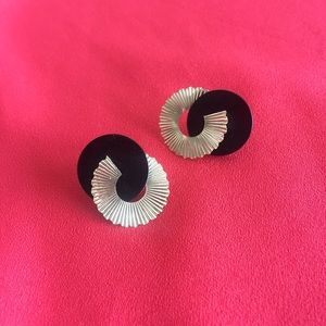 Black and gold retro earrings
